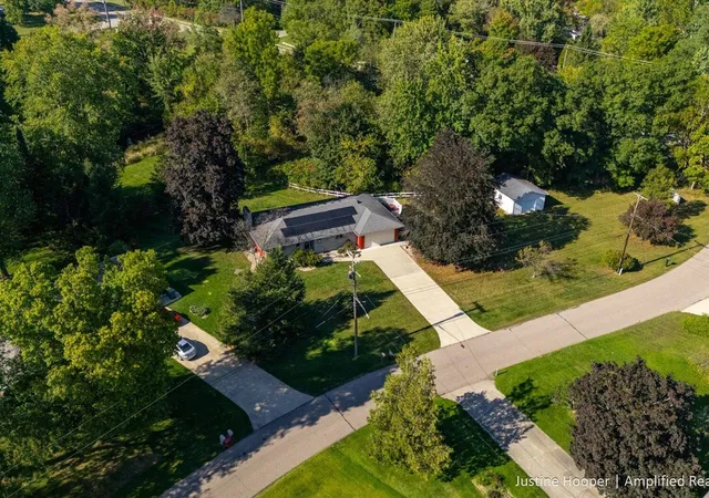 Photo 3 of Sale Pending at 112 Feld Ave, Battle Creek, MI 49037 | MLS# 70496996 | Listing updated on 2025-10-20