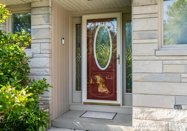 Photo 4 of Sale Pending at 112 Feld Ave, Battle Creek, MI 49037 | MLS# 70496996 | Listing updated on 2025-10-20