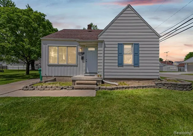 Homes for sale in Garden City, MI | 5759 Deering St, Garden City, MI 48135 | MLS# 61000321