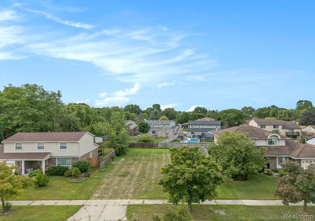 Homes for sale in Canton, MI | 44995 Quaker Hill Dr, Canton, MI 48187 | MLS# 60935702