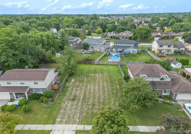 Homes for sale in Canton, MI | 44995 Quaker Hill Dr, Canton, MI 48187 | MLS# 60935702