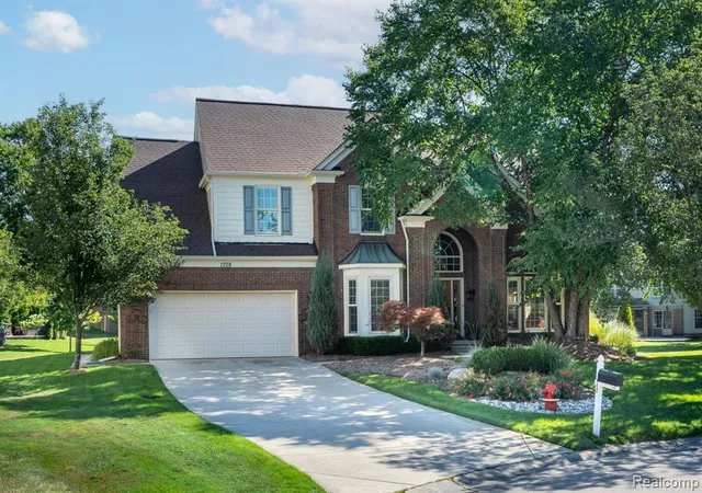 1st image of 1708 Devonwood Dr, Rochester Hills, MI 48306 | MLS# 61016734