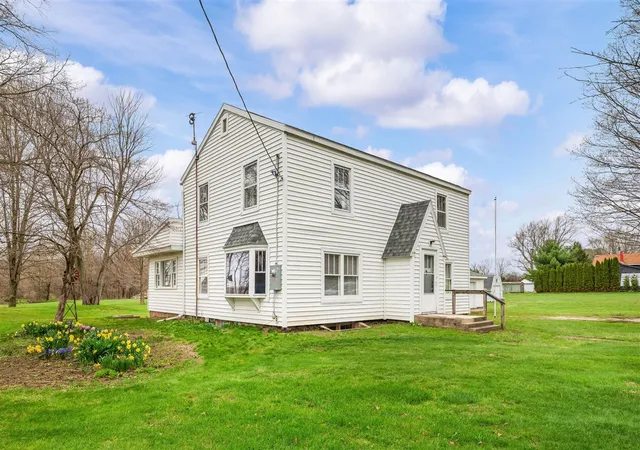 Photo 3 of Single family home for sale at 13690 Cleveland Ave, Buchanan, MI 49107 | MLS# 70524955 | Listing updated on 2026-06-17