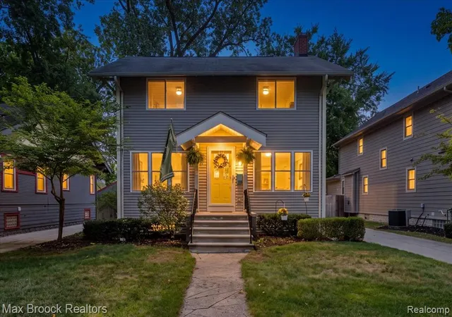 Photo 1 of Sale Pending at 118 Rhode Island Ave, Royal Oak, MI 48067 3731 | MLS# 61025132 | Listing updated on 2026-09-25