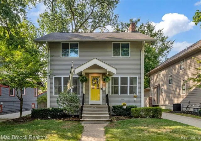 Photo 2 of Sale Pending at 118 Rhode Island Ave, Royal Oak, MI 48067 3731 | MLS# 61025132 | Listing updated on 2026-09-25