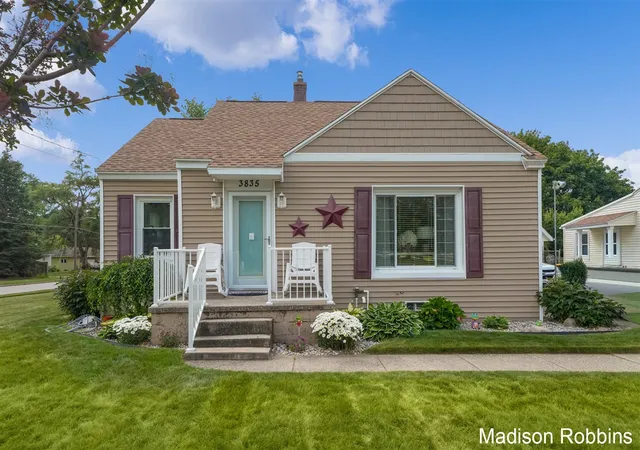 Homes for sale in Grandville, MI | 3835 Wilson Ave, Grandville, MI 49418 | MLS# 70542516