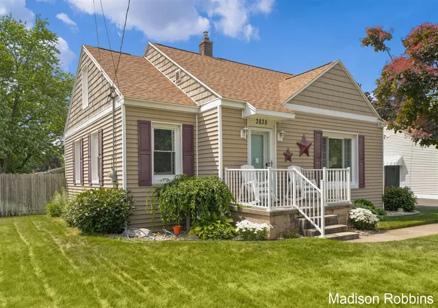 Homes for sale in Grandville, MI | 3835 Wilson Ave, Grandville, MI 49418 | MLS# 70542516