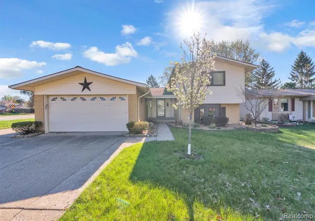 Homes for sale in Livonia, MI | 9498 Bassett St, Livonia, MI 48150 | MLS# 60998959
