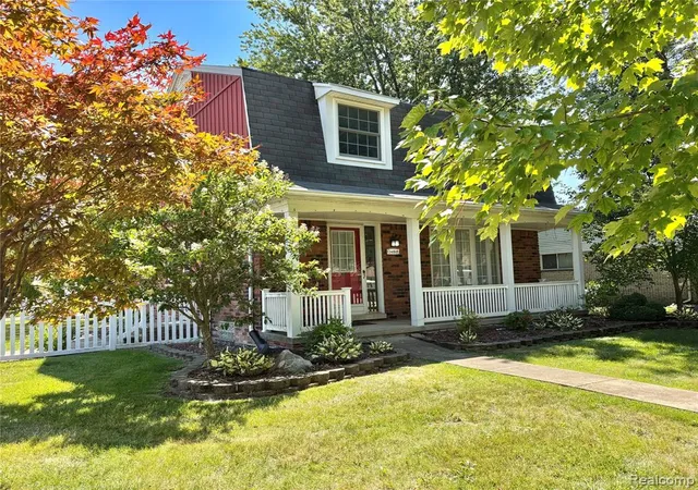 Photo 2 of Sale Pending at 14819 Forest St, Southgate, MI 48195 | MLS# 61018078 | Listing updated on 2026-09-01