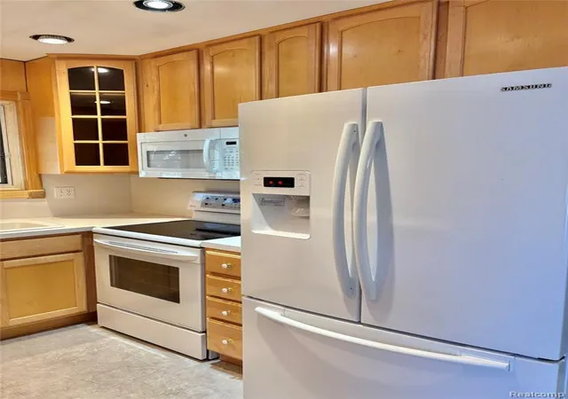 Photo 3 of Sale Pending at 14819 Forest St, Southgate, MI 48195 | MLS# 61018078 | Listing updated on 2026-09-01