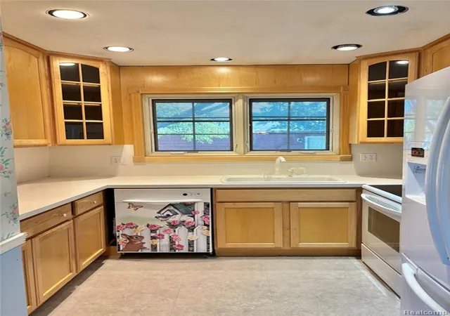 Photo 4 of Sale Pending at 14819 Forest St, Southgate, MI 48195 | MLS# 61018078 | Listing updated on 2026-09-01