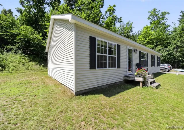 3rd image of 5128 Burt Lake Views Dr, Alanson, MI 49706 | MLS# 61015321