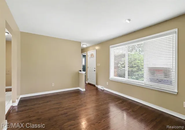 Photo 3 of Sale Pending at 1842 Chaucer Ave, Madison Heights, MI 48071 2013 | MLS# 60999977 | Listing updated on 2026-09-03