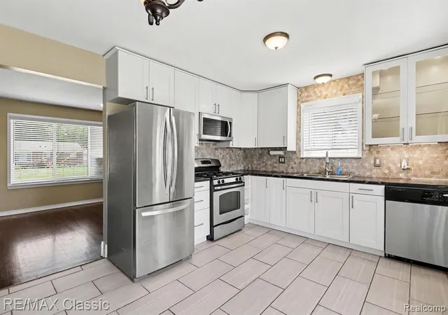 Photo 4 of Sale Pending at 1842 Chaucer Ave, Madison Heights, MI 48071 2013 | MLS# 60999977 | Listing updated on 2026-09-03