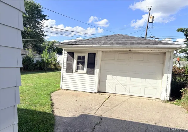 Photo 3 of Sale Pending at 21623 Revere St, Saint Clair Shores, MI 48080 3953 | MLS# 61023687 | Listing updated on 2026-09-03