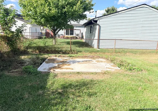 Photo 4 of Sale Pending at 21623 Revere St, Saint Clair Shores, MI 48080 3953 | MLS# 61023687 | Listing updated on 2026-10-08