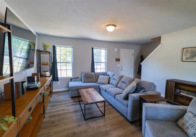 3rd image of 25091 Front Ave, Mattawan, MI 49071 | MLS# 70540115