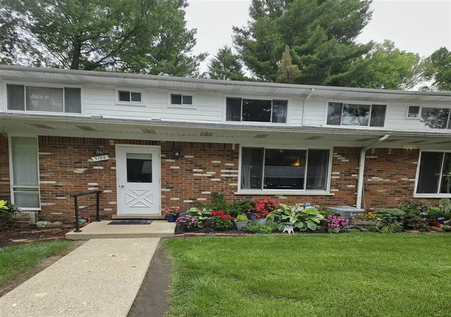 Homes for sale in Brighton, MI | 5108 Kintyre # 8th Ln, Brighton, MI 48116-9725