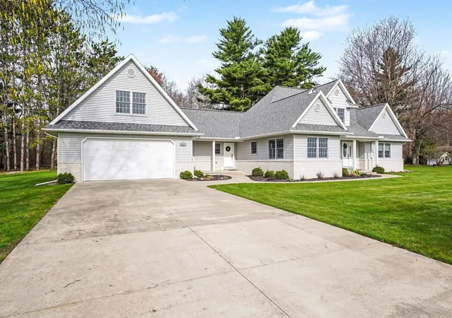 Homes for sale in Pinconning, MI | 5605 N Shore Rd, Pinconning, MI 48650 | MLS# 50205574