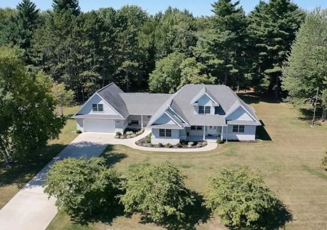 Photo 3 of Sale Pending at 5605 N Shore Rd, Pinconning, MI 48650 | MLS# 50205574 | Listing updated on 2026-09-24