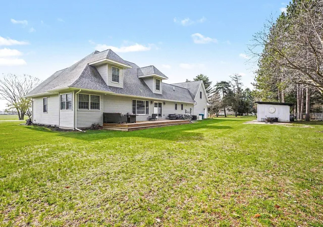 Homes for sale in Pinconning, MI | 5605 N Shore Rd, Pinconning, MI 48650 | MLS# 50205574