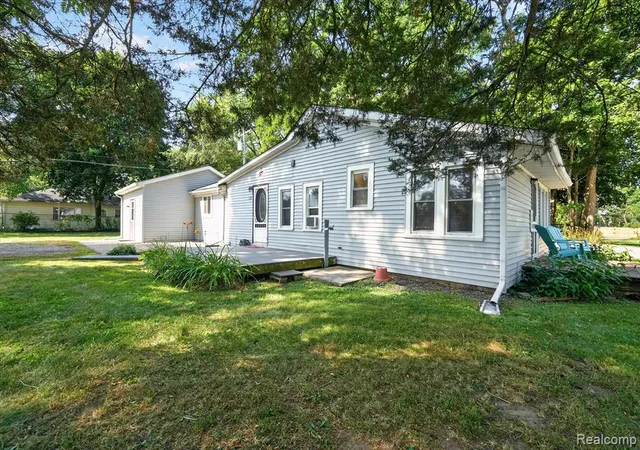 2nd image of 128 Front Dr, Whitmore Lake, MI 48189 | MLS# 61017620