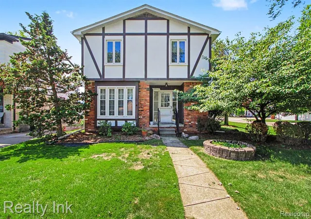 1st image of 18945 Hilton Dr, Southfield, MI 48075 | MLS# 61008442