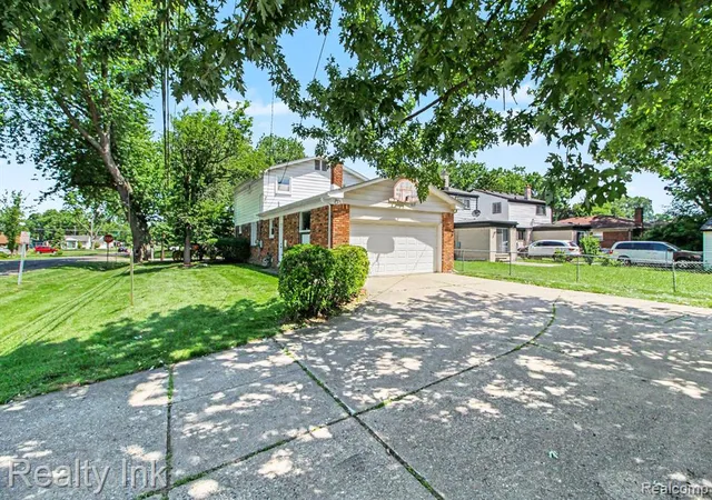 2nd image of 18945 Hilton Dr, Southfield, MI 48075 | MLS# 61008442