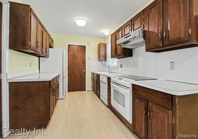 4th image of 18945 Hilton Dr, Southfield, MI 48075 | MLS# 61008442