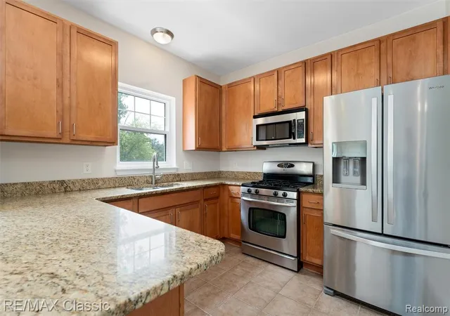 4th image of 6108 Heron Hills Dr #56, Walled Lake, MI 48390 | MLS# 61013362