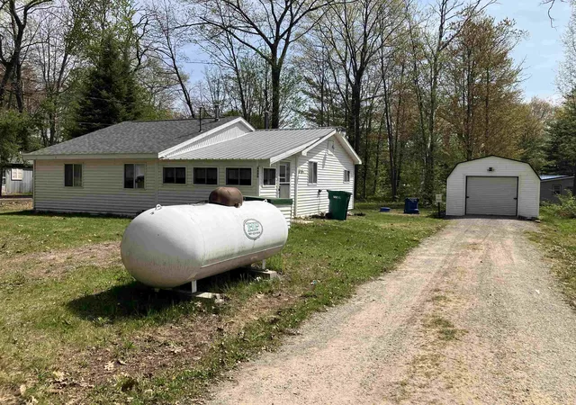 Photo 1 of Single family home for sale at 4886 Maplewood St, Harrison, MI 48625 | MLS# 50208697 | Listing updated on 2026-09-08