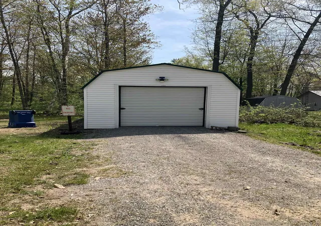 Photo 3 of Single family home for sale at 4886 Maplewood St, Harrison, MI 48625 | MLS# 50208697 | Listing updated on 2026-09-08