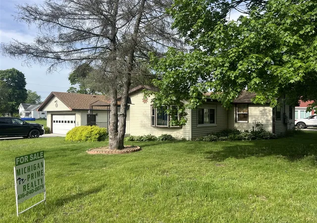 Homes for sale in Edmore, MI | 228 W Forest St, Edmore, MI 48829 | MLS# 70526954