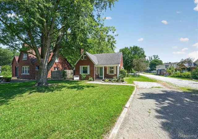 Homes for sale in Harrison Twp, MI | 29508 Old North River Rd, Harrison Twp, MI 48045 1627 | MLS# 61010385
