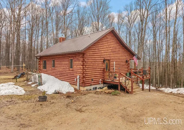 Photo 4 of Single family home for sale at 1322 W Northwoods Ln, Hardwood, MI 49834 | MLS# 50218302 | Listing updated on 2026-09-02
