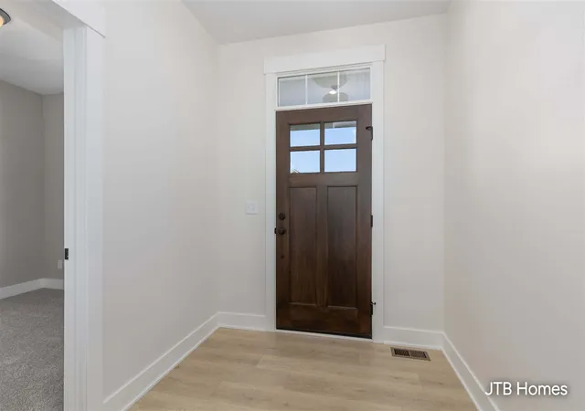 Listing Photo 5 - Condo for sale in building located at 7604 Hidden Brk Ln, Allendale, MI 49401-9823 - Unit #33