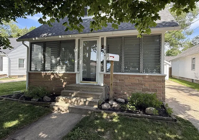 Photo 3 of Sale Pending at 2074 Prospect Ave, Grand Rapids, MI 49505 | MLS# 70537211 | Listing updated on 2026-06-09
