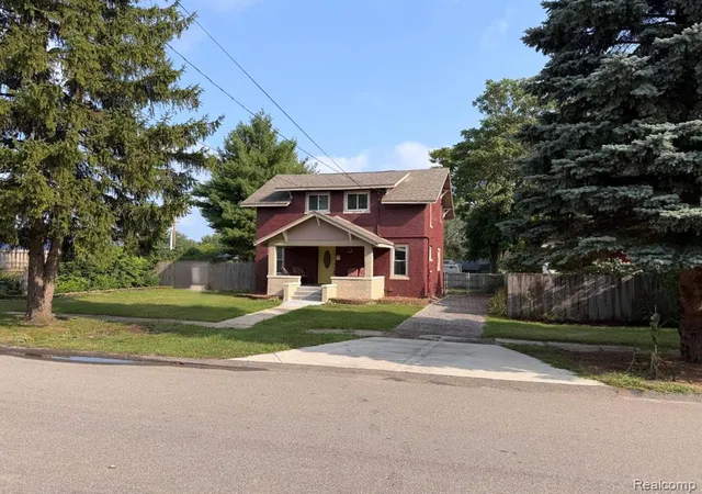 2nd image of 107 2nd St, Fenton, MI 48430 | MLS# 61019912