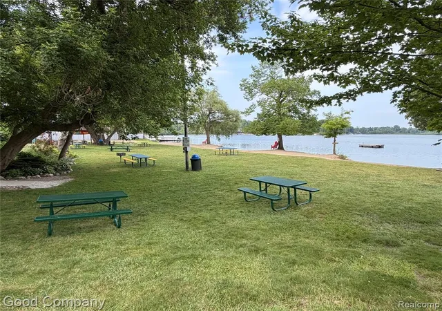 63rd image of 2701 Lochmoor Blvd, Lake Orion, MI 48360 | MLS# 61009655
