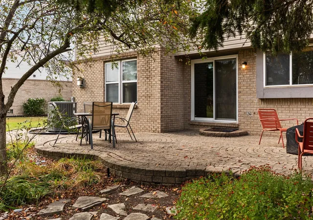 Photo 3 of Single family home for sale at 47161 Bayview Ct, Canton, MI 48188 | MLS# 70495742 | Listing updated on 2025-10-07