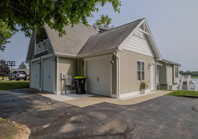 Photo 2 of Single family home for sale at 1557 Manchester Way, Gladwin, MI 48624 | MLS# 50219174 | Listing updated on 2026-09-20
