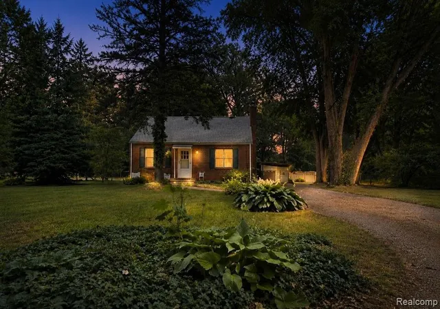 Photo 2 of Sale Pending at 9552 Wayne Rd, Livonia, MI 48150 2622 | MLS# 60999942 | Listing updated on 2026-09-04
