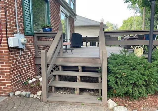 Photo 3 of Sale Pending at 9552 Wayne Rd, Livonia, MI 48150 2622 | MLS# 60999942 | Listing updated on 2026-09-04