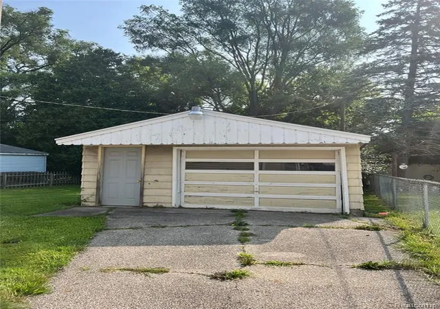 4th image of 3420 Mackinaw St, Saginaw, MI 48602 | MLS# 60922556