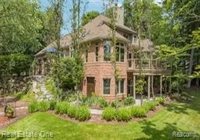Homes for sale in Lake Orion, MI | 3633 Orion Oaks Dr, Lake Orion, MI 48360 | MLS# 61008860
