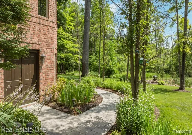 4th image of 3633 Orion Oaks Dr, Lake Orion, MI 48360 | MLS# 61008860