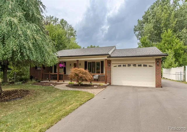 1st image of 428 Carter Dr, Troy, MI 48098 | MLS# 61021984