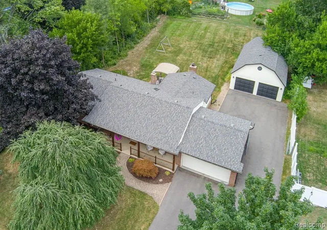 2nd image of 428 Carter Dr, Troy, MI 48098 | MLS# 61021984