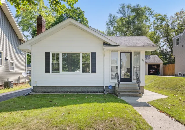 1st image of 115 S Thompson St, Jackson, MI 49203 | MLS# 70553892
