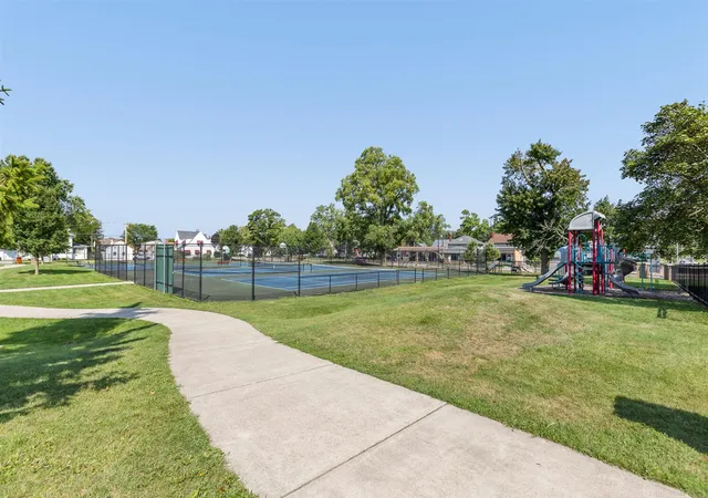 36th image of 115 S Thompson St, Jackson, MI 49203 | MLS# 70553892